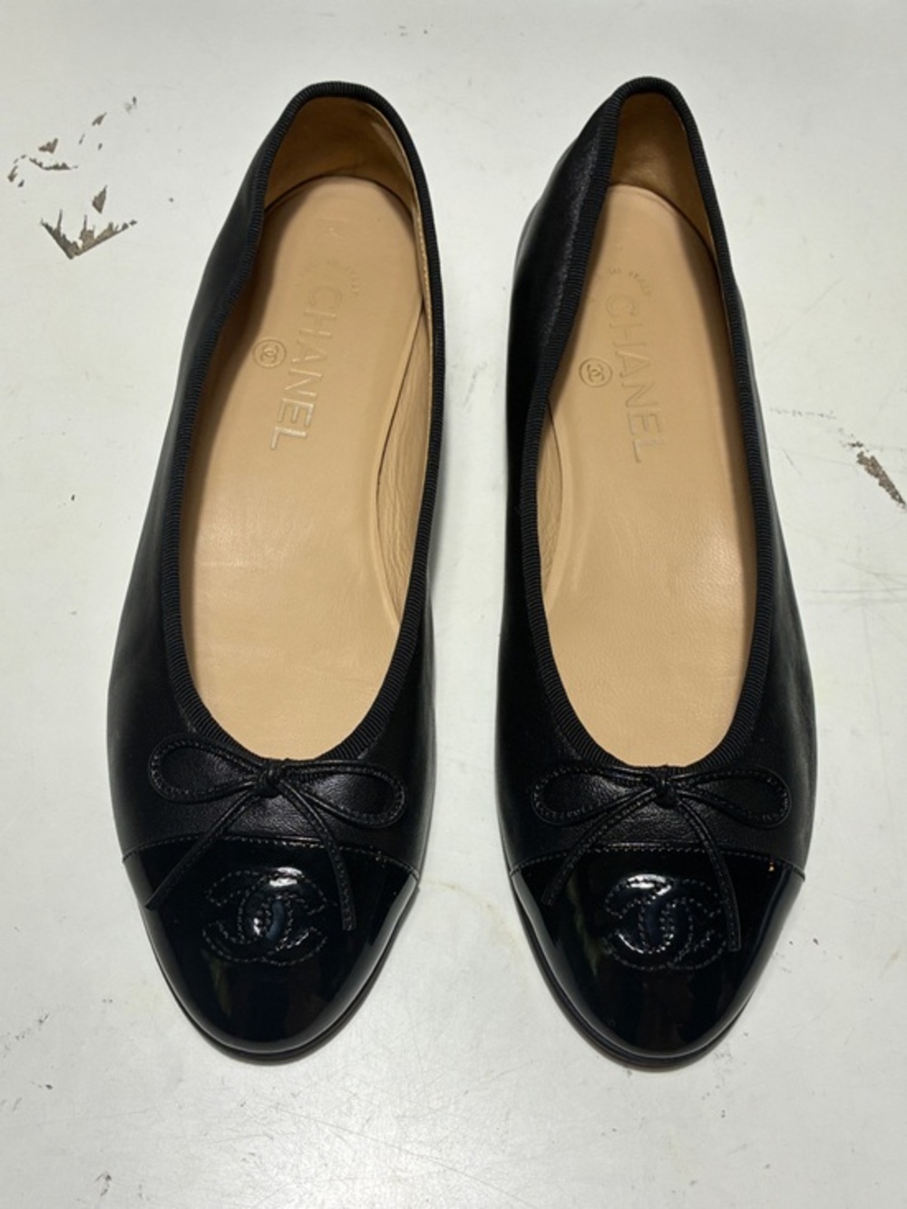 CHANEL Black Leather Cap-Toe Bow Ballet Flats